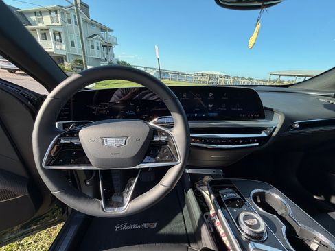 Used 2025 Cadillac Lyriq Luxury RWD image 26