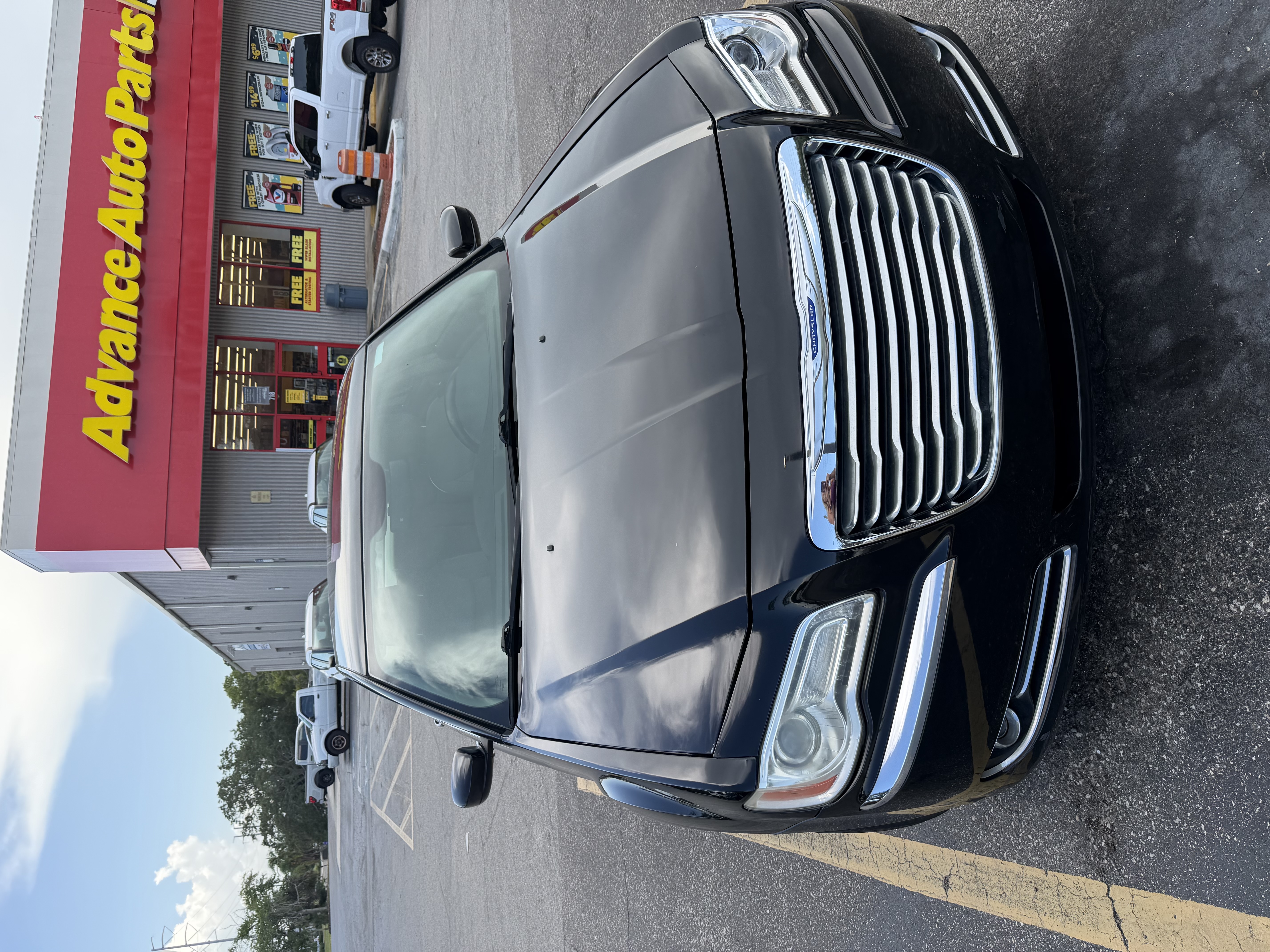 Used 2014 Chrysler 300 w/ Driver Convenience Group RWD image 8
