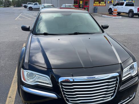 Used 2014 Chrysler 300 w/ Driver Convenience Group RWD image 8