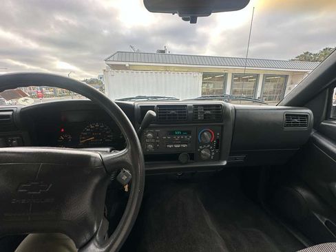 Used 1996 Chevrolet S10 Pickup LS image 9