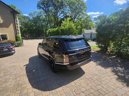 Used 2020 Land Rover Range Rover HSE image 12