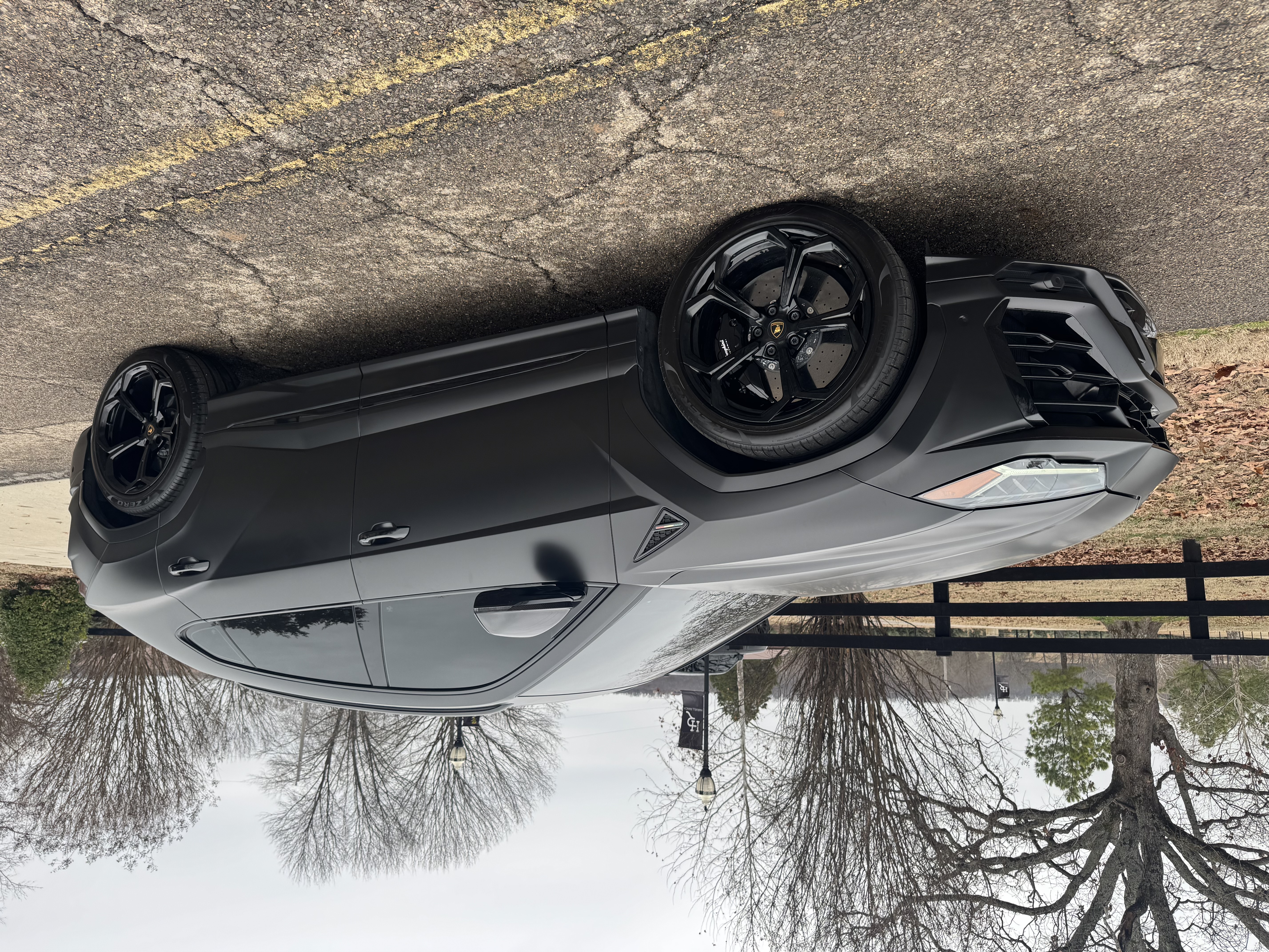 Used 2022 Lamborghini Urus AWD/4WD image 1