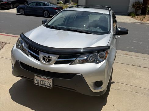 Used 2015 Toyota RAV4 LE FWD image 13
