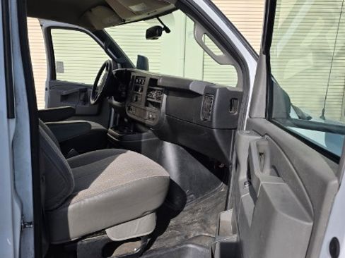 Used 2017 Chevrolet Express 3500 image 12