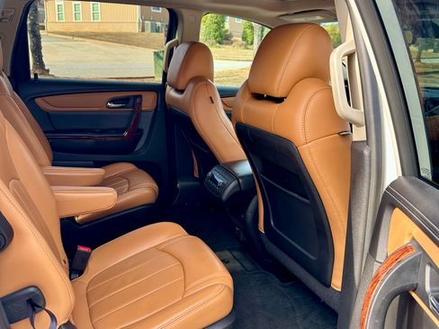 Used 2014 Chevrolet Traverse LTZ image 6
