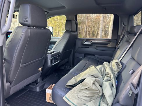 Used 2024 GMC Sierra 3500 SLT w/ SLT Convenience Package image 10