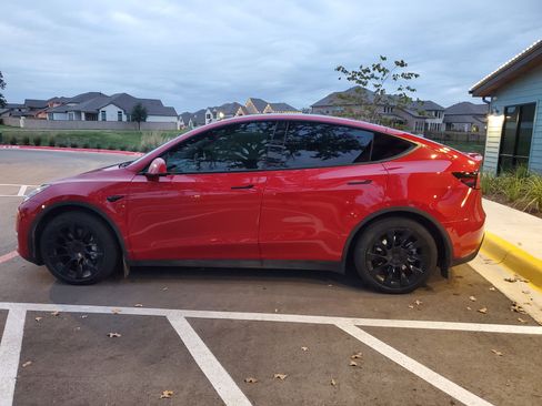 Used 2023 Tesla Model Y Long Range image 8