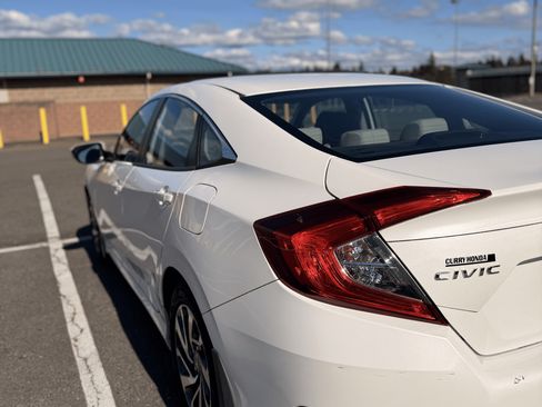 Used 2016 Honda Civic EX image 8