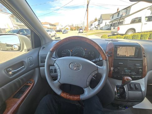 Used 2006 Toyota Sienna XLE Limited image 6