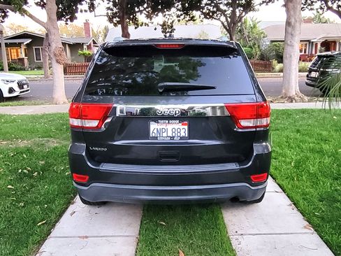 Used 2011 Jeep Grand Cherokee Laredo image 2