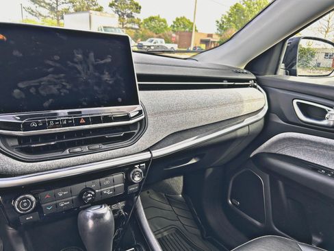 Used 2022 Jeep Compass Latitude w/ Sun and Sound Group image 15