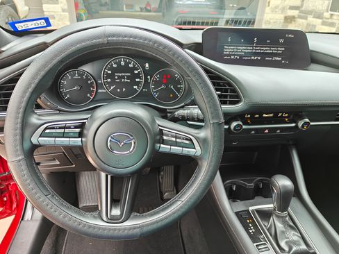 Used 2020 MAZDA MAZDA3 Hatchback image 6