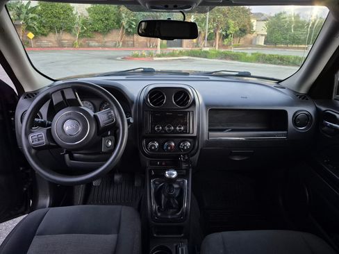 Used 2014 Jeep Patriot Sport w/ Power Value Group AWD/4WD image 10