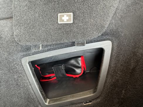 Used 2016 BMW 740i image 21