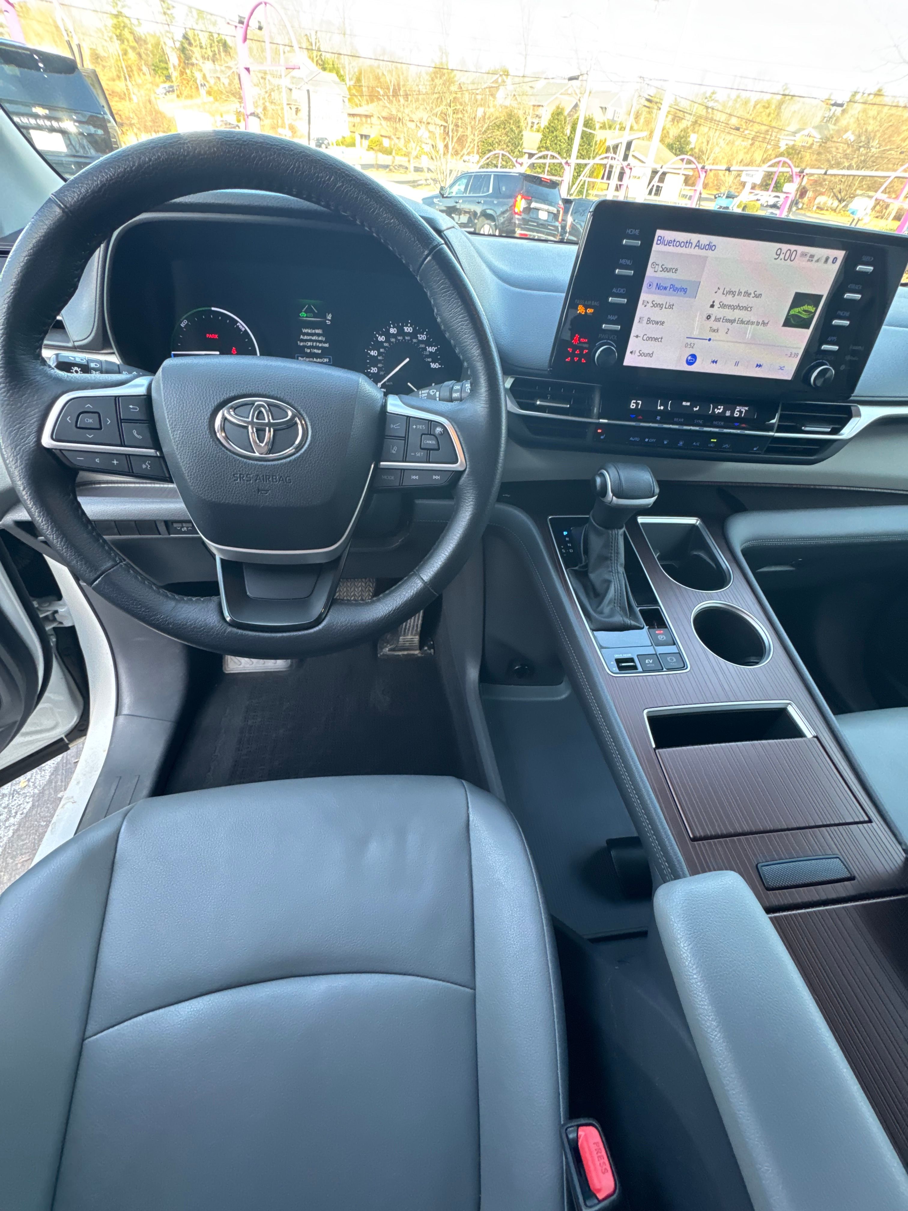 Used 2023 Toyota Sienna XLE FWD image 13