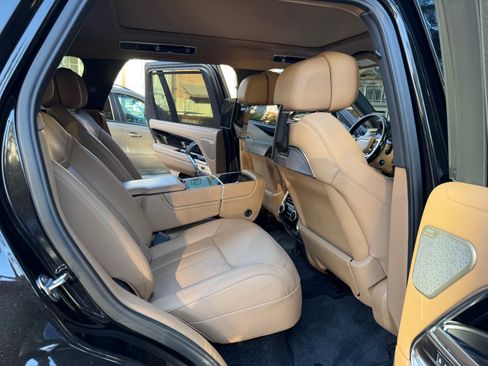 Used 2024 Land Rover Range Rover Autobiography image 16