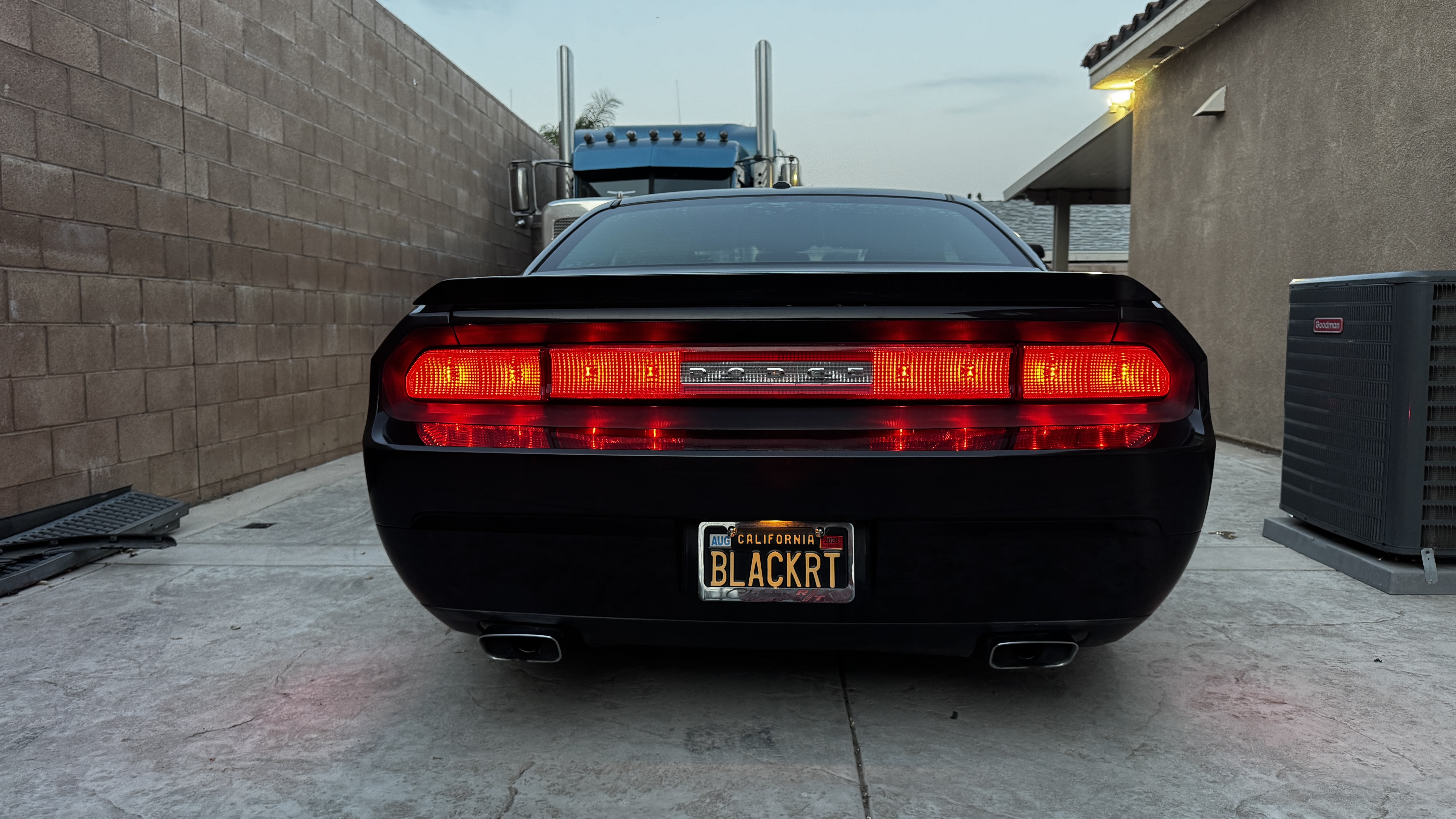 Used 2010 Dodge Challenger R/T RWD image 5