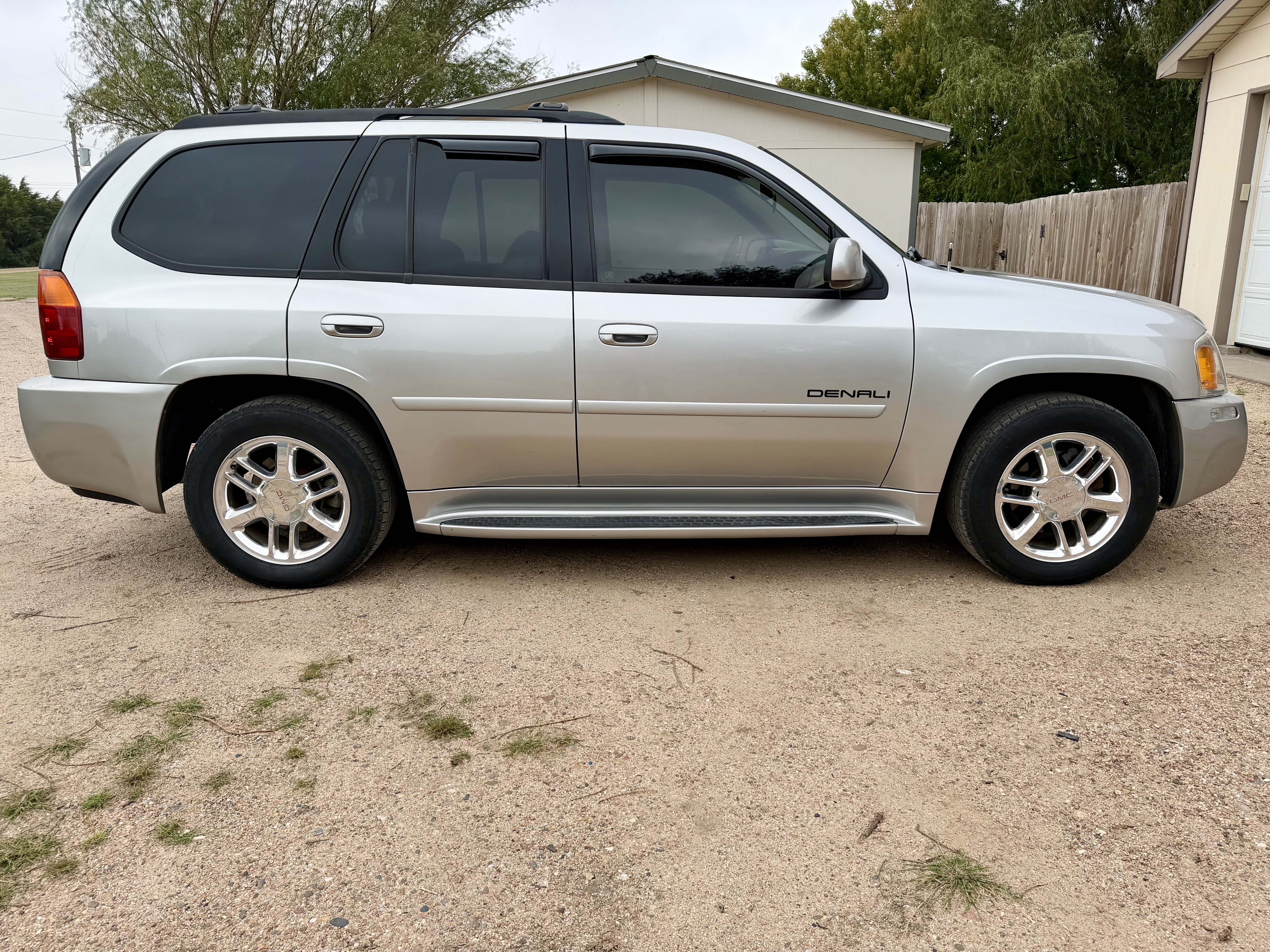 Used 2006 GMC Envoy Denali AWD/4WD image 6