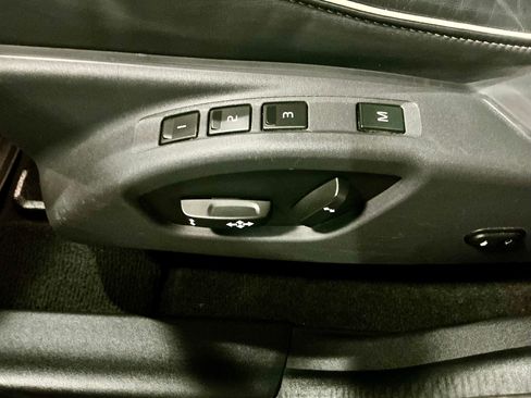 Used 2016 Volvo XC60 T6 R-Design Platinum w/ Climate Package image 26