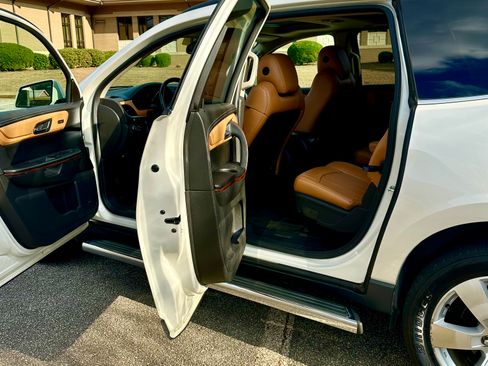 Used 2014 Chevrolet Traverse LTZ image 11