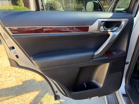 Used 2015 Lexus GX 460 w/ Premium Package image 15