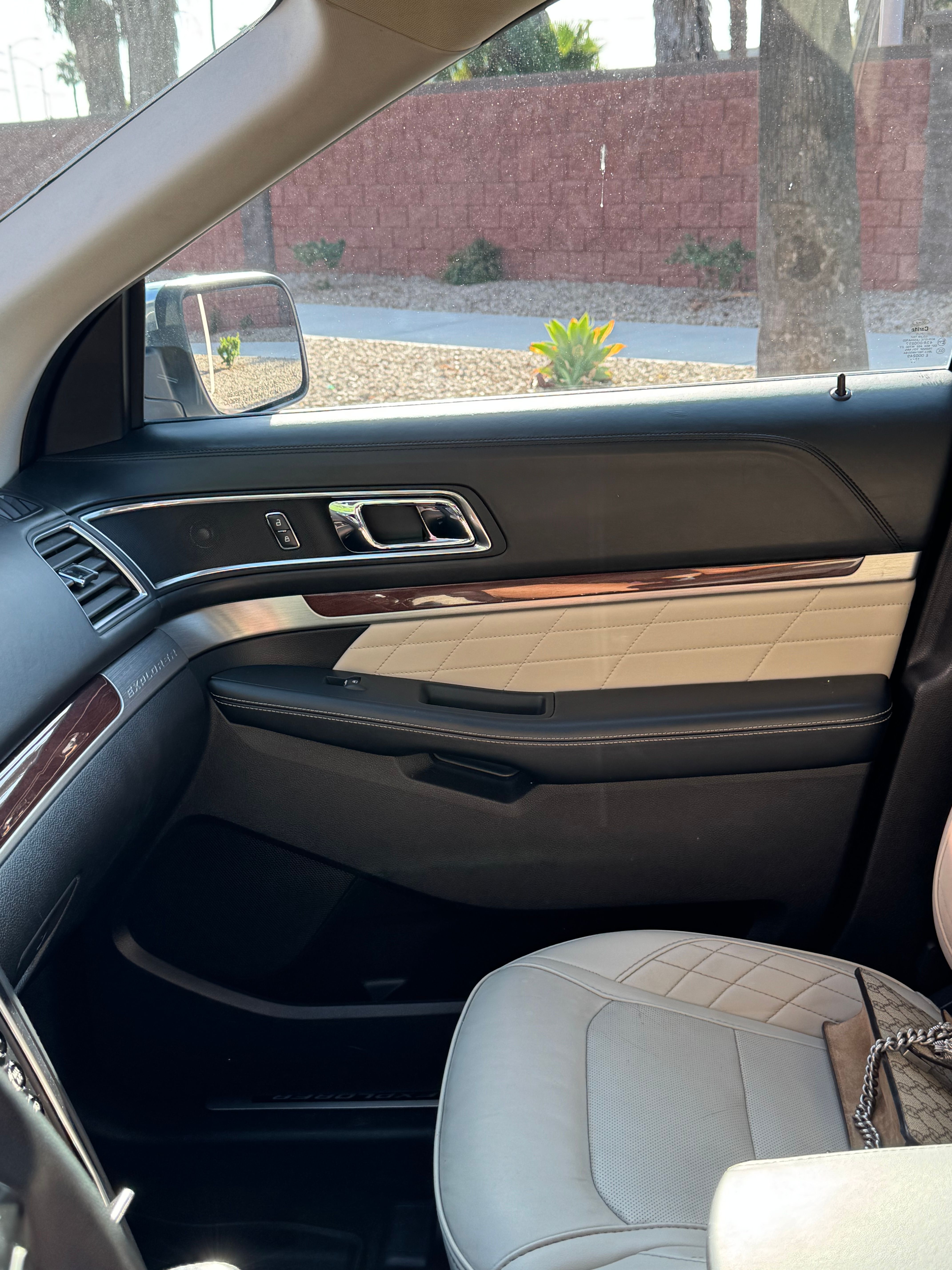 Used 2018 Ford Explorer Platinum AWD/4WD image 22