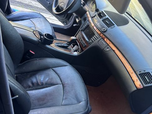 Used 2005 Mercedes-Benz E 320 CDI Sedan image 8