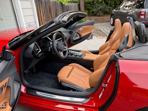 Used 2025 BMW Z4 M40i w/ Edition image 9