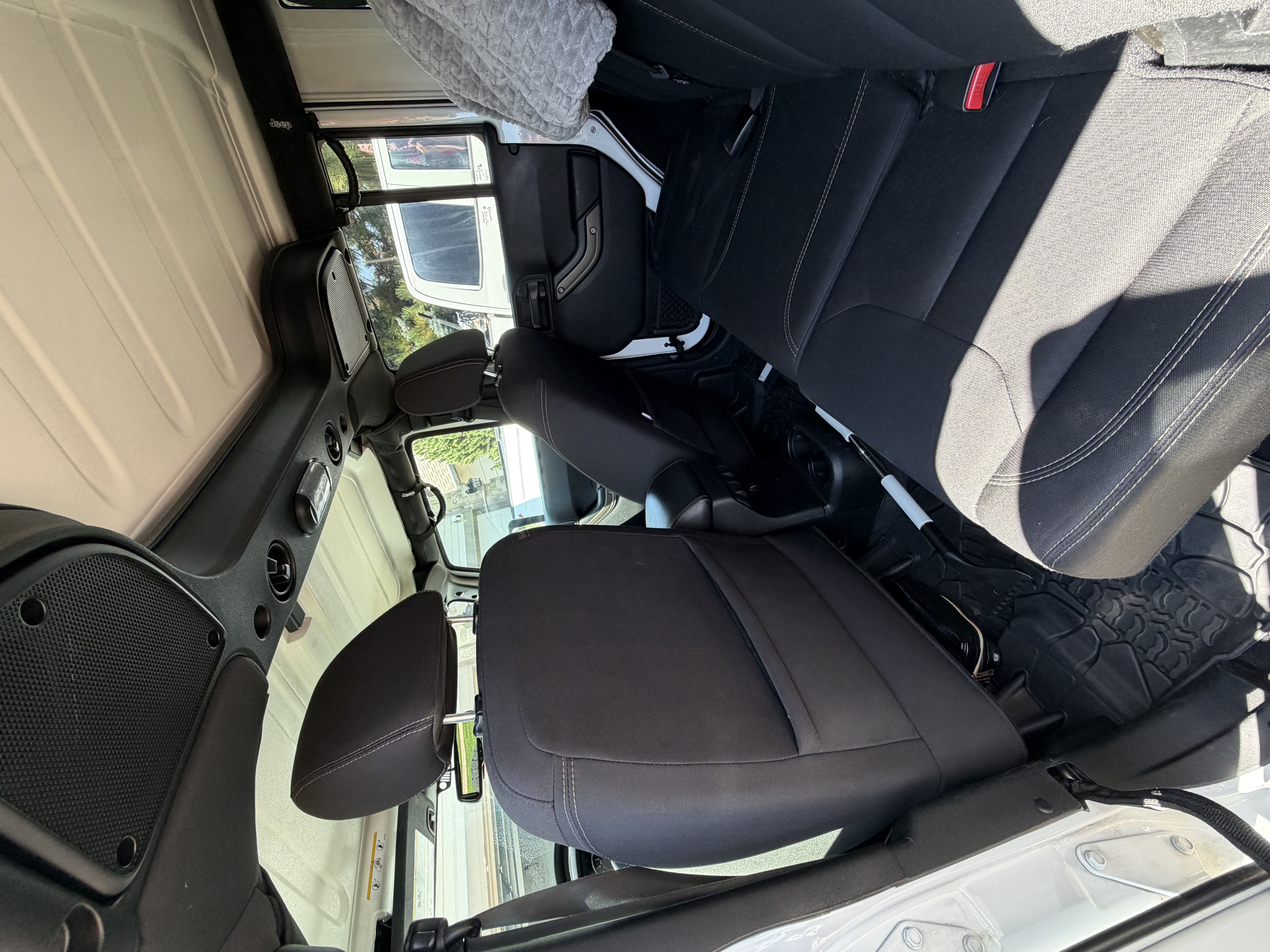 Used 2018 Jeep Wrangler Unlimited Sport AWD/4WD image 12