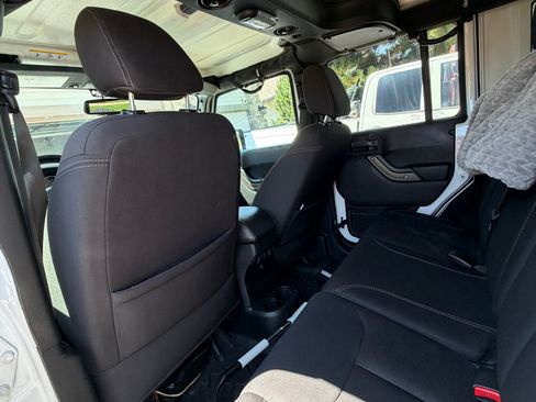 Used 2018 Jeep Wrangler Unlimited Sport AWD/4WD image 12