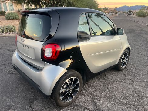 Used 2016 smart fortwo passion image 15