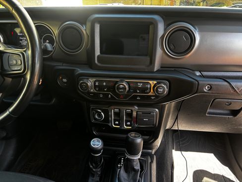 Used 2022 Jeep Wrangler Sport image 11