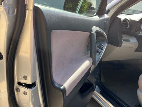 Used 2007 Toyota RAV4 2WD image 13
