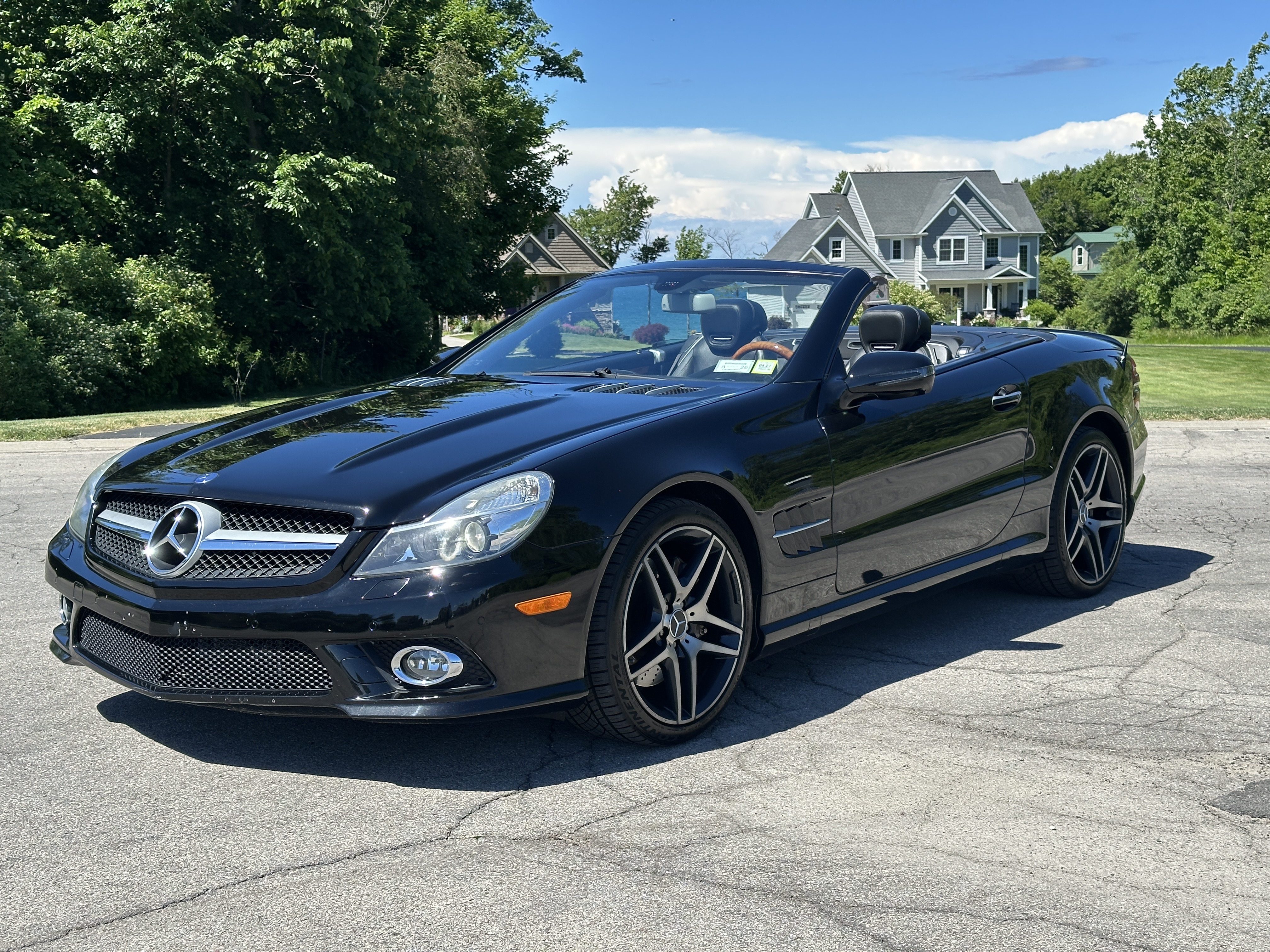 Used 2011 Mercedes-Benz SL 550 image 1