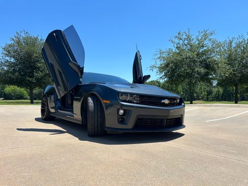 Used 2015 Chevrolet Camaro ZL1 RWD image 14