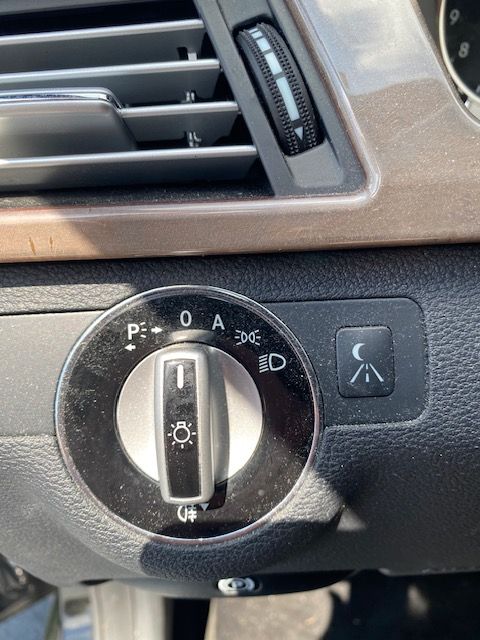 Used 2010 Mercedes-Benz E 550 4MATIC Sedan image 15