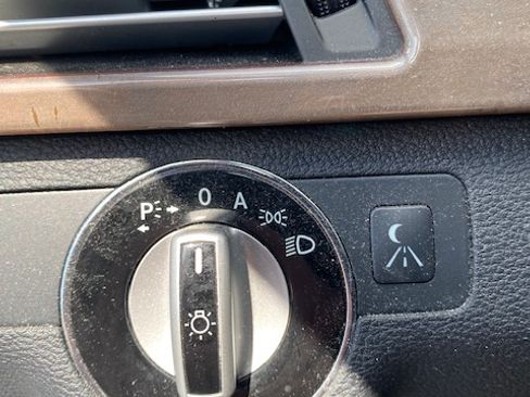 Used 2010 Mercedes-Benz E 550 4MATIC Sedan image 15