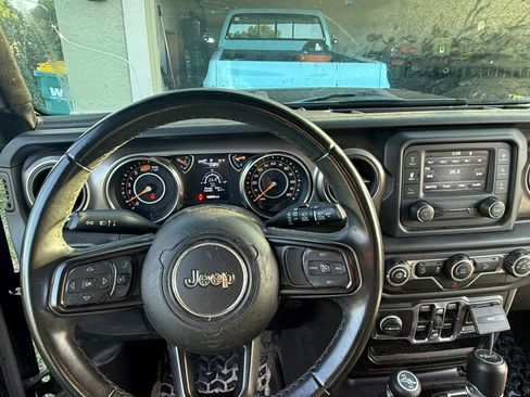 Used 2019 Jeep Wrangler Unlimited Sport S image 17