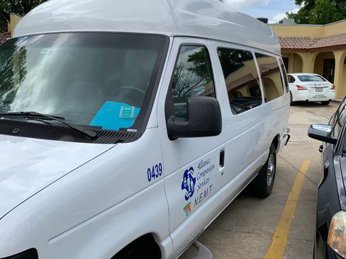 Used 2009 Ford E-250 and Econoline 250 Extended image 4