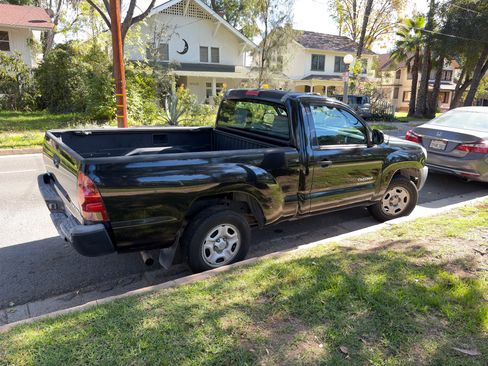 Used 2006 Toyota Tacoma 2WD Regular Cab image 2