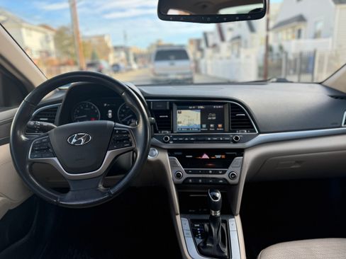 Used 2017 Hyundai Elantra Limited w/ Limited Tech Package 04 FWD image 11