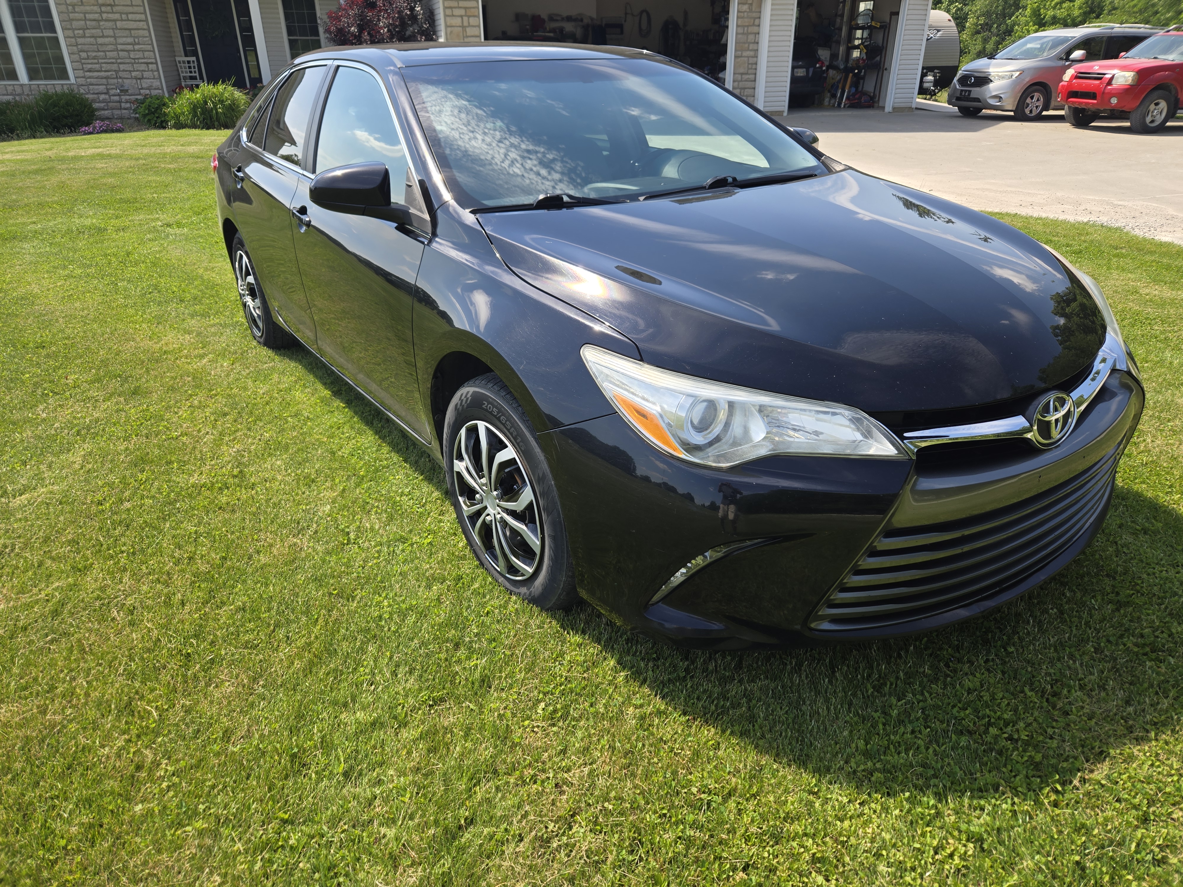Used 2016 Toyota Camry LE FWD image 2