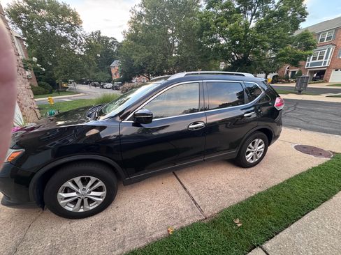 Used 2015 Nissan Rogue SV AWD/4WD image 2