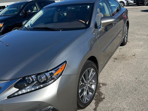 Used 2017 Lexus ES 300h 300h Sedan 4D image 11