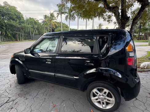 Used 2010 Kia Soul + w/ Audio Pkg image 1