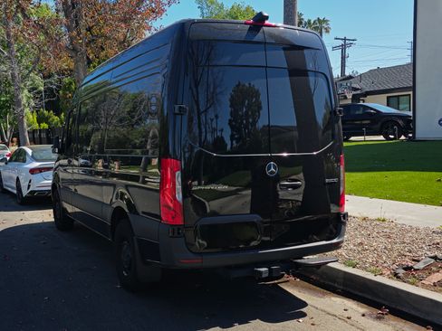 Used 2025 Mercedes-Benz Sprinter 2500 image 2