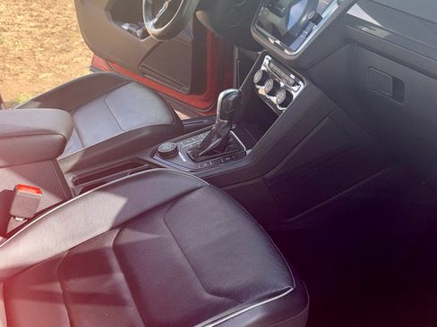 Used 2018 Volkswagen Tiguan SEL Premium image 26