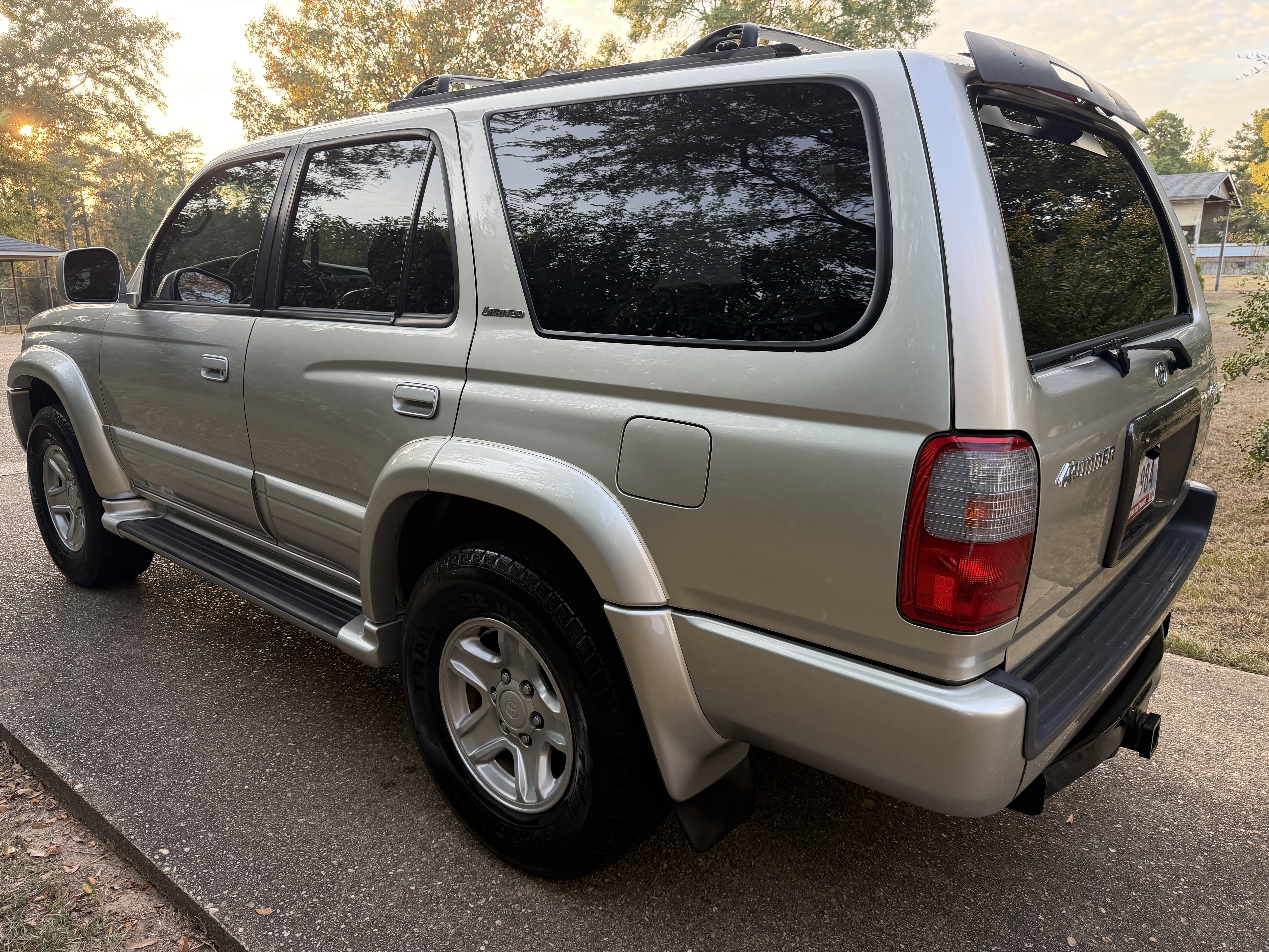 Used 2000 Toyota 4Runner Limited AWD/4WD image 10