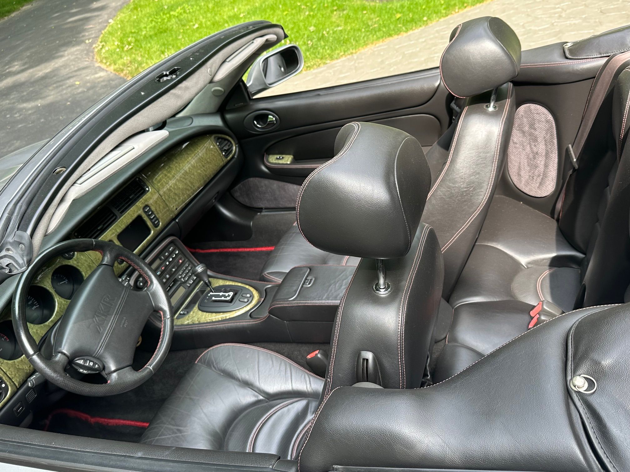 Used 2001 Jaguar XKR Convertible RWD image 2