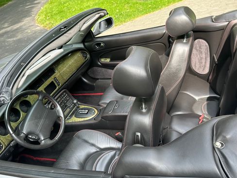 Used 2001 Jaguar XKR Convertible RWD image 2